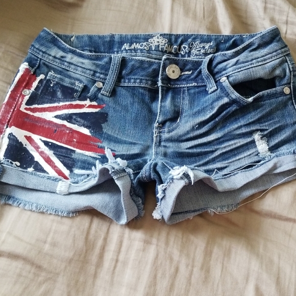 Shorts - Picture 1 of 2